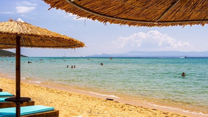 Καιρός για παραλία σήμερα – Ήλιος, ζέστη και μποφόρ στο Αιγαίο