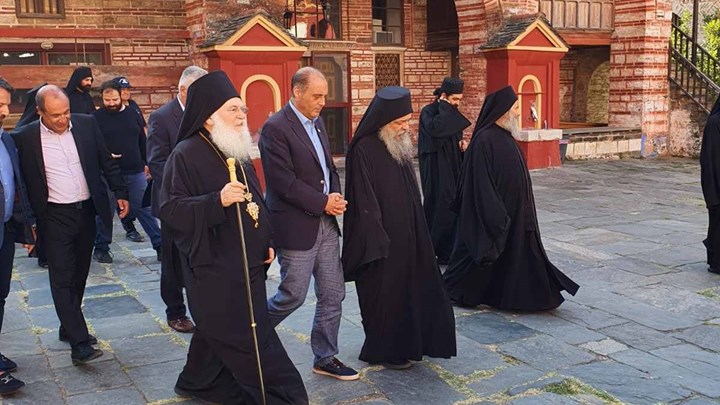 Στο Άγιο Όρος ο Βελόπουλος – ΦΩΤΟ – ΒΙΝΤΕΟ