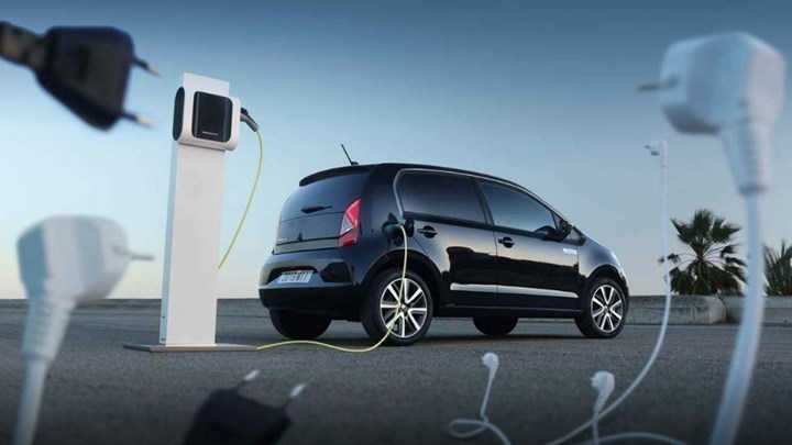 Ηλεκτρικά αυτοκίνητα: Τα βήματα για την αίτηση επιδότησης αγοράς – Ανοίγει η πλατφόρμα τη Δευτέρα