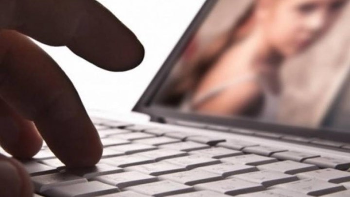 Ρόδος: Μητέρα κατηγορείται για παιδική πορνογραφία – Ανέβασε βίντεο στο facebook με “παιχνίδι” των παιδιών