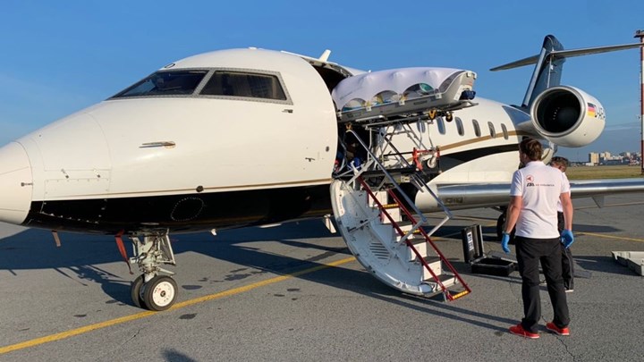 Αλεξέι Ναβάλνι: Έφτασε στο Βερολίνο με ειδικά διαμορφωμένο αεροπλάνο