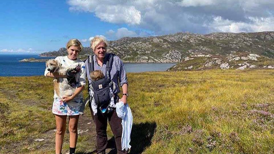 Μπόρις Τζόνσον: Απόδραση-εξπρές στα Χάιλαντς – ΦΩΤΟ