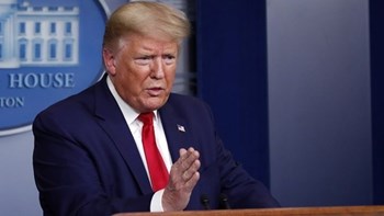 Κορονοϊός-Τραμπ: Το «βαθύ κράτος» της FDA θέλει να καθυστερήσει το εμβόλιο