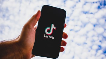 TikTok: Γιατί κατέβασε 380.000 βίντεο στις ΗΠΑ