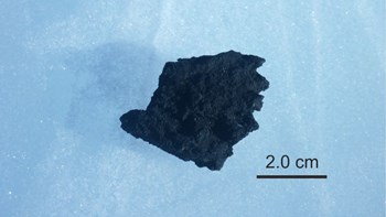 Τα κρυμμένα μυστικά του μετεωρίτη AMU 17290: Τι ανακάλυψαν Έλληνες επιστήμονες – ΦΩΤΟ