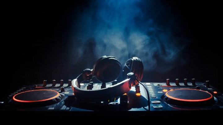 Θρήνος στη Λαμία – “Έφυγε” γνωστός DJ σε ηλικία 49 ετών