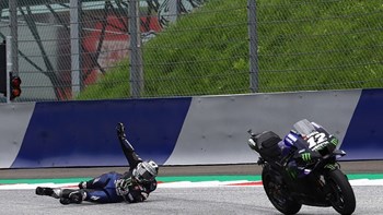 Νέο ατύχημα στο Moto GP: Πήδηξε από τη μηχανή του για να σωθεί ο Βινιάλες – ΒΙΝΤΕΟ