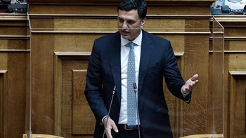 Κικίλιας σε ΣΥΡΙΖΑ: Είστε ικανοί να χαρείτε αν πάνε τα εμβόλια πιο πίσω