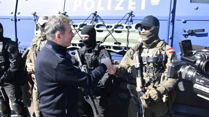 Έβρος: Ο διάλογος αξιωματικού της Frontex με Τούρκο φρουρό που αποκάλυψε ο Χρυσοχοΐδης