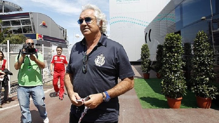 Κορονοϊός: Στο νοσοκομείο ο Φλάβιο Μπριατόρε – Νοσηλεύεται σε σοβαρή κατάσταση