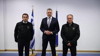 Νεχάμερ: Η Αυστρία προσφέρει 2 εκατ. ευρώ στην Ελλάδα για την αντιμετώπιση του μεταναστευτικού