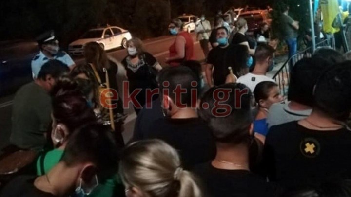 Κρήτη: Η αστυνομία έκοψε πρόστιμο σε προσκυνητή για μάσκα – Έρανος και αντιδράσεις από πιστούς