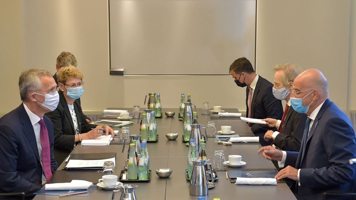 Συνάντηση Δένδια – Στόλτενμπεργκ: Στο επίκεντρο η Ανατολική Μεσόγειος και η τουρκική παραβατικότητα