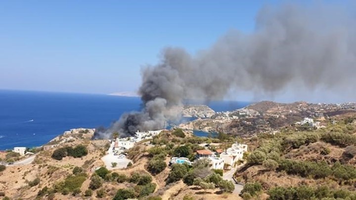 Φωτιά στην Αγία Πελαγία Ηρακλείου: Κοντά σε ξενοδοχεία και σπίτια oι φλόγες – ΦΩΤΟ-ΒΙΝΤΕΟ