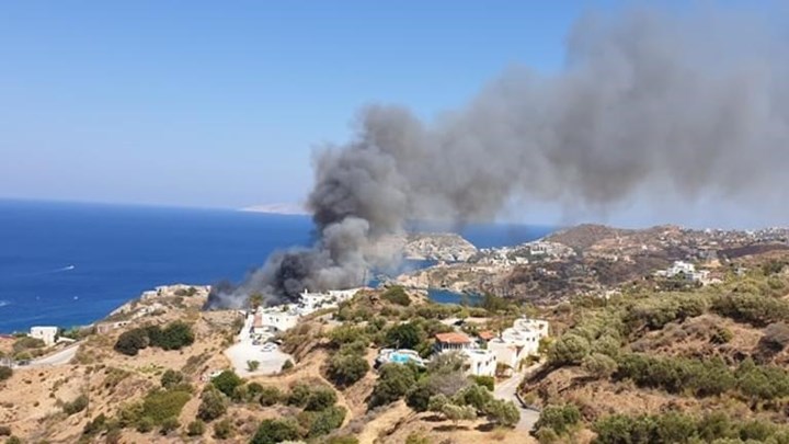 Φωτιά στην Αγία Πελαγία Ηρακλείου: Κοντά σε ξενοδοχεία και σπίτια oι φλόγες – ΦΩΤΟ-ΒΙΝΤΕΟ