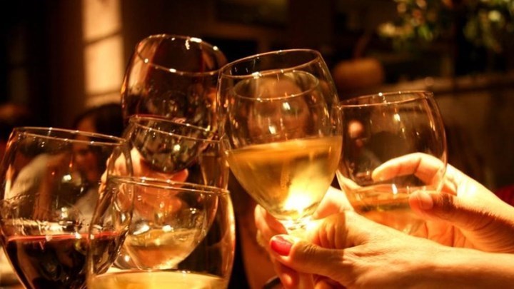 Κορονοϊός – Γλέντι αρραβώνα με 150 καλεσμένους στον Βόλο: “Καταπέλτης” ο εισαγγελέας