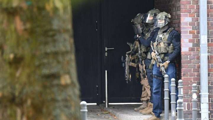 Συναγερμός στο Βερολίνο: Ισχυρές αστυνομικές δυνάμεις σε σχολείο