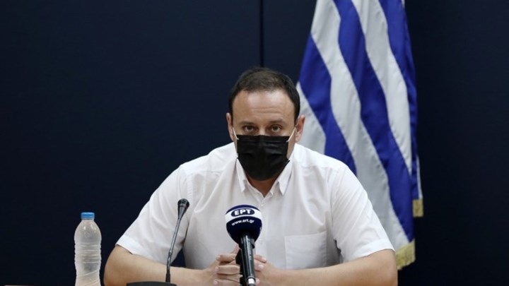Μαγιορκίνης: Δέκα φορές αύξηση της μεταδοτικότητας του κορονοϊού από τον Οκτώβριο