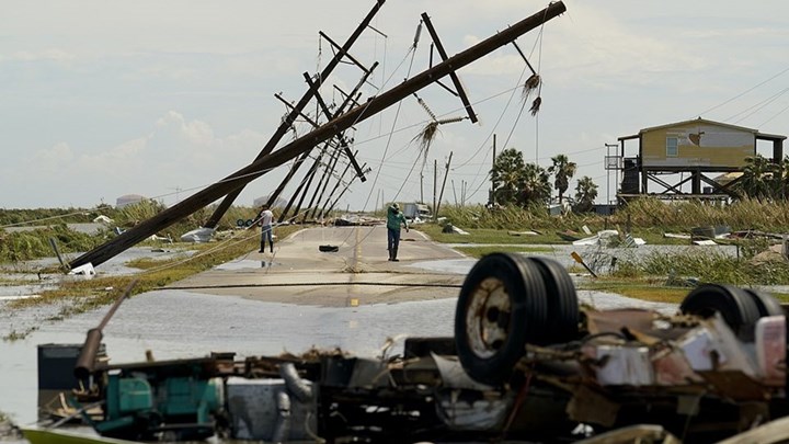 “Σαρώνει” ο κυκλώνας Λόρα στις ΗΠΑ: Τουλάχιστον 14 νεκροί σε Λουιζιάνα και Τέξας