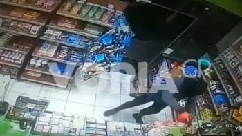 Θεσσαλονίκη: ΒΙΝΤΕΟ ντοκουμέντο από ληστεία σε κατάστημα στον Εύοσμο