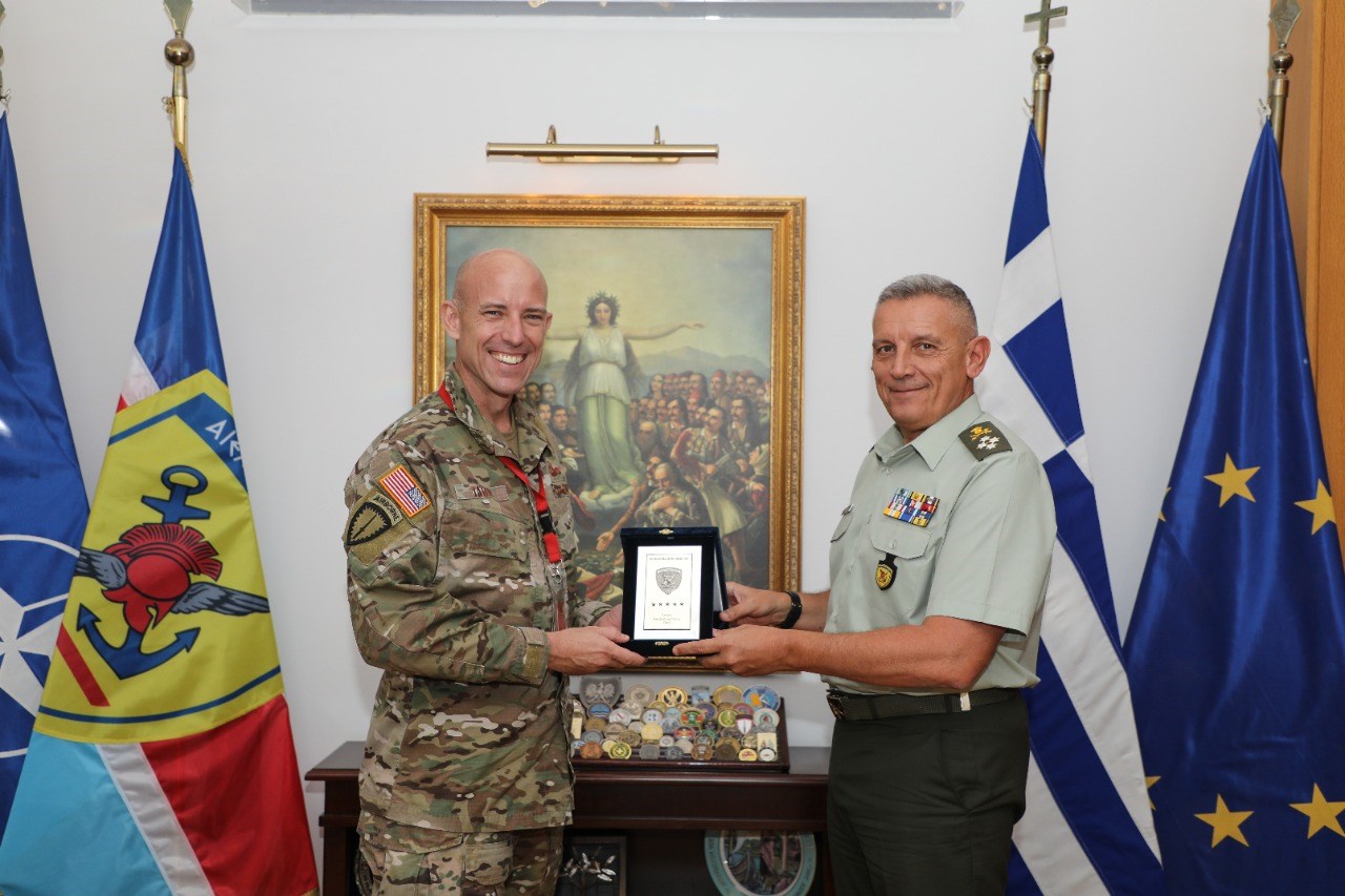 Συνάντηση Αρχηγού ΓΕΕΘΑ με Αρχηγό SOCEUR – ΦΩΤΟ
