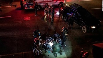 ΗΠΑ: Ένας νεκρός από πυρά κατά τη διάρκεια διαδηλώσεων και επεισοδίων στο Πόρτλαντ – ΦΩΤΟ – ΒΙΝΤΕΟ