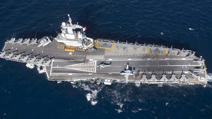 Γαλλικά ΜΜΕ: Το αεροπλανοφόρο Charles de Gaulle σύντομα στην Ανατολική Μεσόγειο