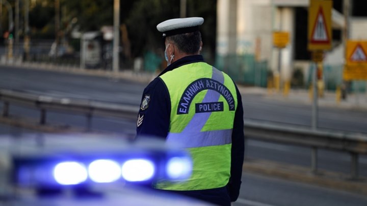 Κορονοϊός: Συναγερμός στην Τροχαία Πειραιά από αστυνομικό που βρέθηκε θετικός