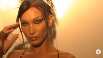 Μπέλα Χαντίντ: Πώς… γδύθηκε για τα βραβεία MTV VMA -ΦΩΤΟ – ΒΙΝΤΕΟ