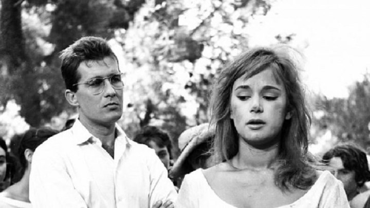 Η “δεσποινίς Παπασταύρου” με μάσκα – Αποστάσεις και μέτρα στη χιουμοριστική ανάρτηση