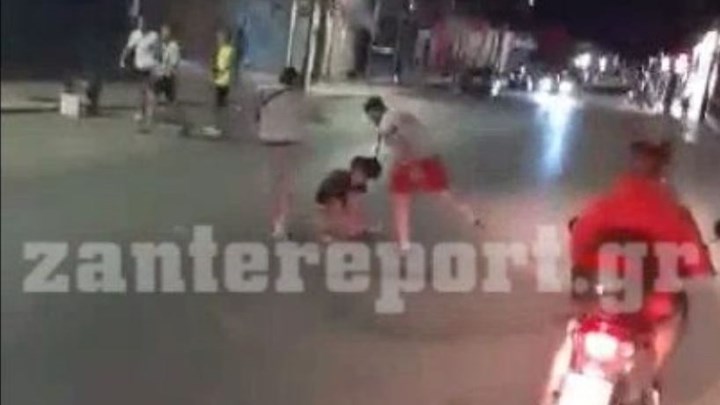 Ζάκυνθος: Ξύλο μεταξύ Βρετανών και συνωστισμός όταν έκλεισαν τα μπαρ στον Λαγανά – ΒΙΝΤΕΟ