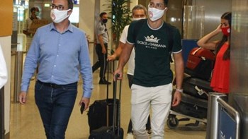 Oλυμπιακός: Έφτασε στην Αθήνα ο Πέπε