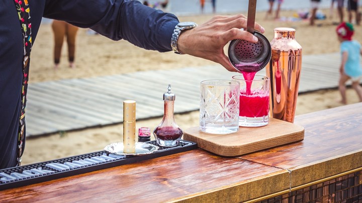 Κορονοϊός – Ρόδος: Έκλεισαν beach bar για τρίτη φορά – Άνοιξε ξανά έπειτα από 24 ώρες