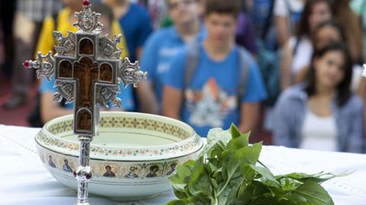 Κορονοϊός: Με εμπόδια ο φετινός αγιασμός στα σχολεία – Πώς θα γίνει