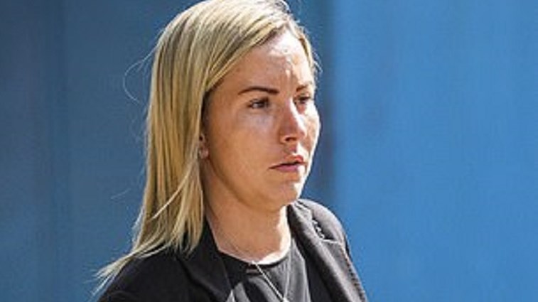 Βρετανία: Παντρεμένη καθηγήτρια έκανε σεξ με 15χρονο μαθητή της – Του έστειλε topless φωτογραφίες