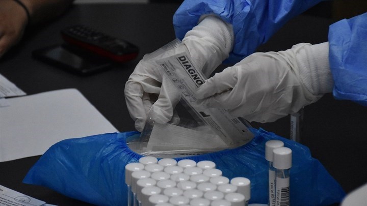 ΗΠΑ: Εγκρίθηκε για έκτακτη χρήση διαγνωστικό τεστ που ξεχωρίζει τον κορονοϊό από τη γρίπη Α και Β