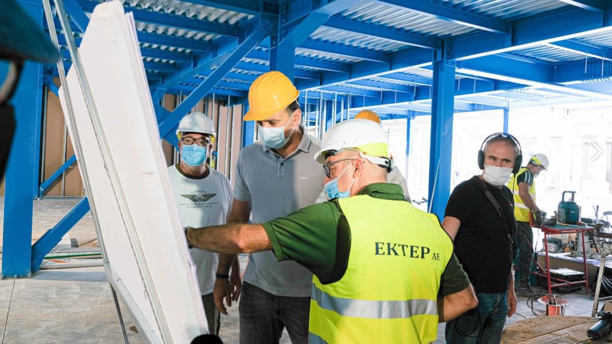 Κορονοϊός: Επίσκεψη Κικίλια στο «Σωτηρία» για επίβλεψη του έργου κατασκευής 50 κλινών ΜΕΘ