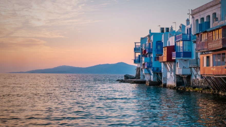 Κορονοϊός: Επτά ελληνικά νησιά στην «κόκκινη» λίστα της Βρετανίας – Η οδηγία στους τουρίστες – ΦΩΤΟ