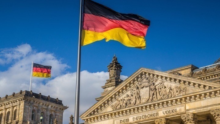 Γερμανία: Ένας στους τρεις πιστεύει στις θεωρίες συνωμοσίας