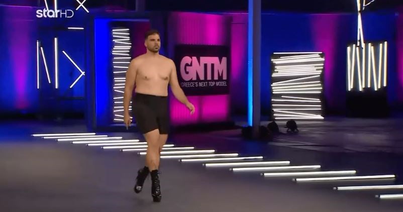 GNTM: O Κωνσταντίνος Μελισσάς περπάτησε με τακούνια και “τρέλανε” τους κριτές