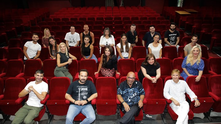 Μπήκαμε στις πρόβες της «Κυρίας Επιθεώρησης» που ετοιμάζει στο «Βέμπο» ο Δελαπόρτας