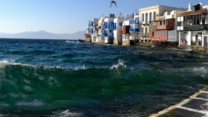 Βρετανία και Ολλανδία βάζουν στο «κόκκινο» τα ελληνικά νησιά – Σε απόγνωση οι ξενοδόχοι