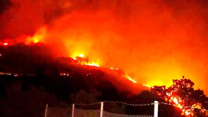 Φωτιά στη Μόρια: Εξέγερση με αφορμή την απομόνωση των κρουσμάτων και των επαφών τους