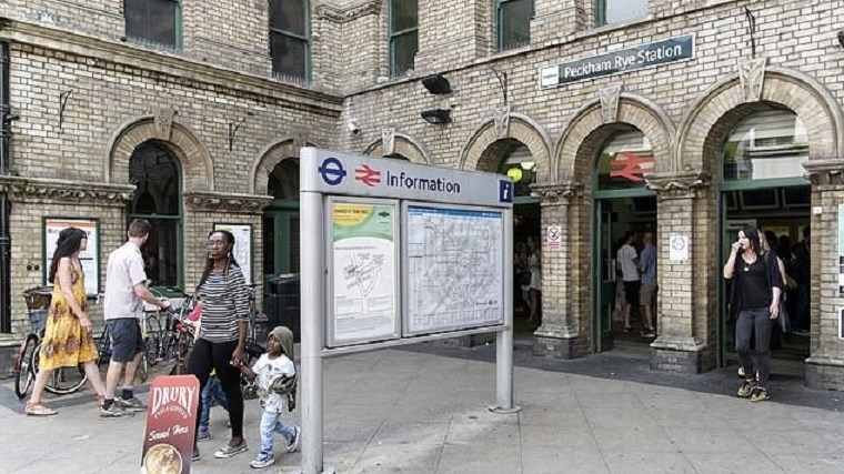 Λονδίνο: Σάλος με μητέρα που ξέχασε το παιδί της στο τρένο