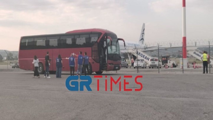 Θεσσαλονίκη: Έφτασαν τα πρώτα ασυνόδευτα παιδιά από τη Μόρια – ΦΩΤΟ