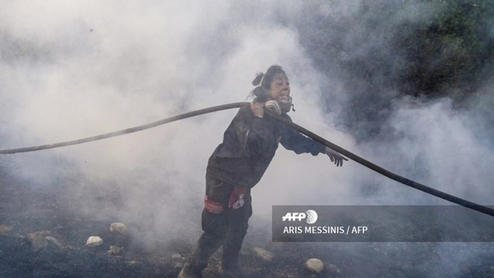 Φωτιά στην Ανάβυσσο: Η γυναίκα με το “καρβουνιασμένο” πρόσωπο που έδωσε μάχη με τις φλόγες – ΦΩΤΟ