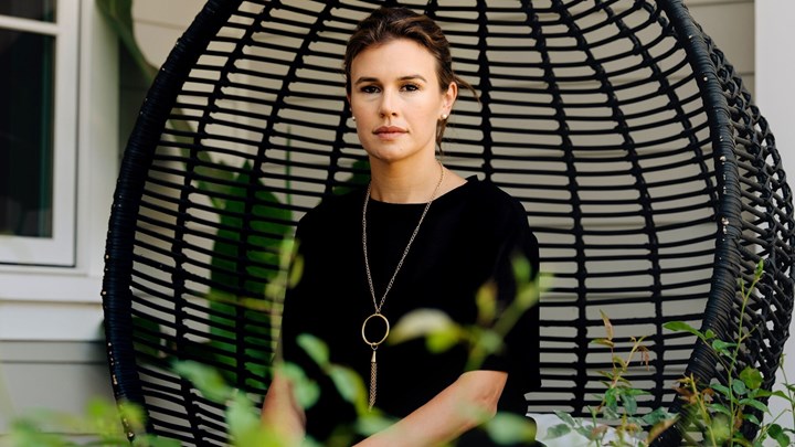 Σκάνδαλο στη μόδα: Κληρονόμος του Gucci κατηγορεί τον πατριό της για σεξουαλική κακοποίηση