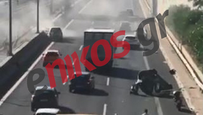 Τροχαίο στην Αττική Οδό – Αυτοκίνητο τυλίχτηκε στις φλόγες – ΦΩΤΟ – ΒΙΝΤΕΟ αναγνώστη