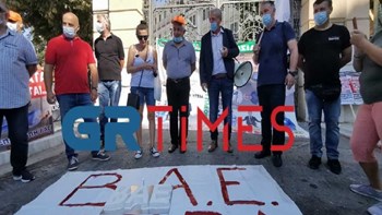 Πορεία διαμαρτυρίας ΠΟΕΔΗΝ: Με τούρτα έξω από το υπουργείο Μακεδονίας – Θράκης – ΒΙΝΤΕΟ