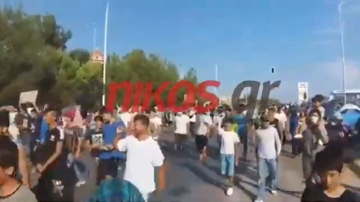 Ένταση στη Λέσβο: Πετροπόλεμος και επεισόδια μεταξύ μεταναστών και αστυνομικών